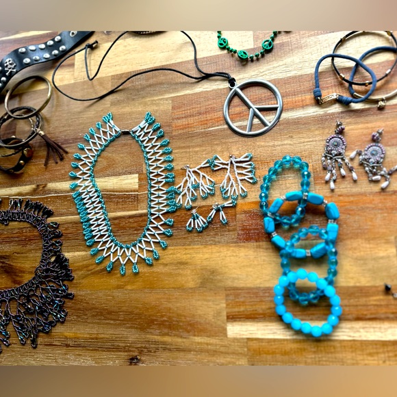 Costume Jewelry - Picture 6 of 6